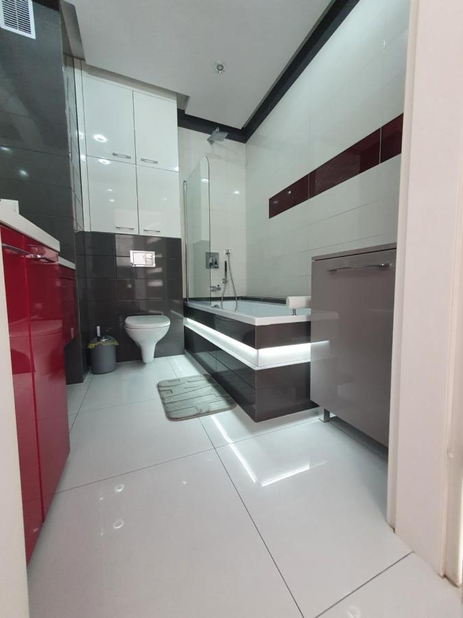 Silver Apartment *
